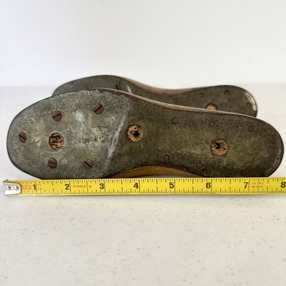 Vintage Pair Of Wooden 8” Industrial Shoe Factory Mold Marked 31 On Bottom - Picture 2 of 6